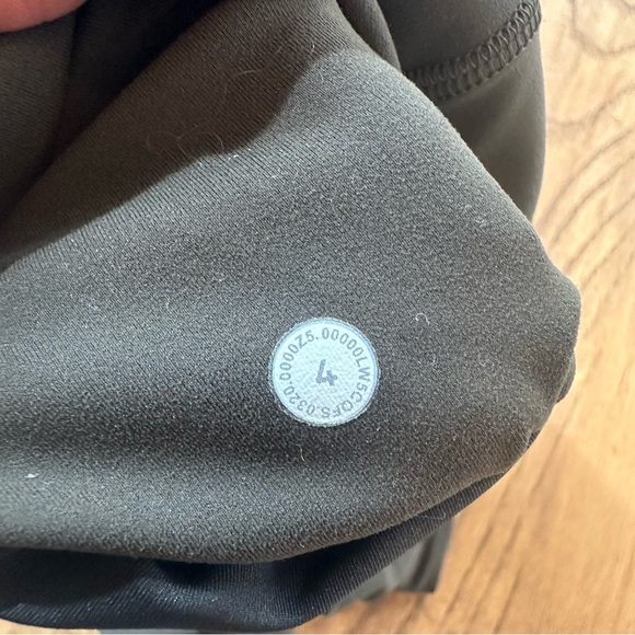 Lululemon Invigorate High-Rise Tight Leggings 25" Green Size 4 Side Pockets - Picture 8 of 8